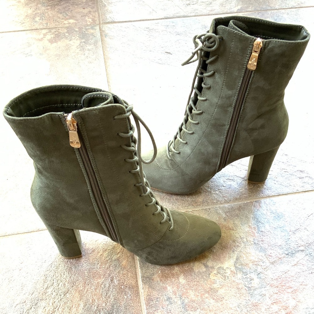 Olive boots with heels, side zipper & front laces
